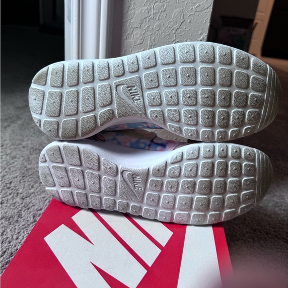 Nike Roshe run one cherry blossom sz 8 women’s walking gym workout shoes - Picture 8 of 8